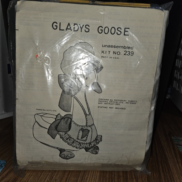 Gladys Goose Unassembled Kit#239 1986 - Picture 7 of 9